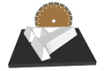 Лого на сайта Гранитен паметник ком - диамантен диск за рязане със сегменти, плоча от черен гранит с буква А отгоре