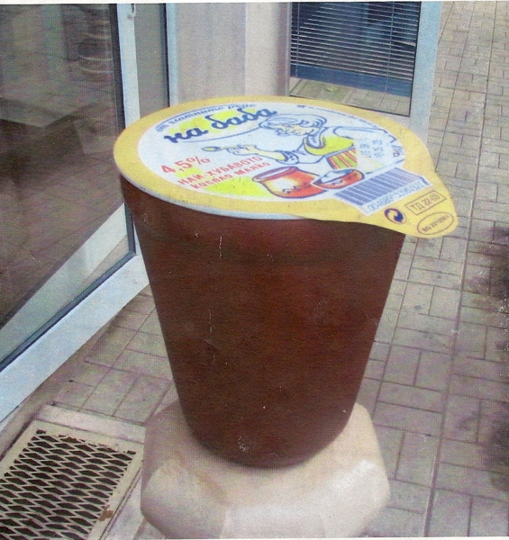 Mockup of a bucket of yogurt placed on a column