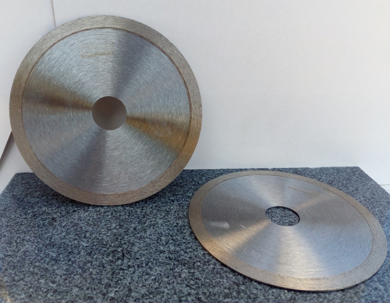 Discs 125 mm in diameter, continuous segment, for precision cutting of porcelain, ceramics, granite, 1.6 mm thick.