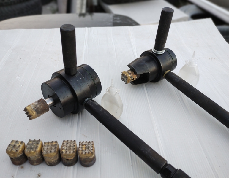 Pneumatic masonry bush hammers weighing 6 and 8 kg, with conical bushings