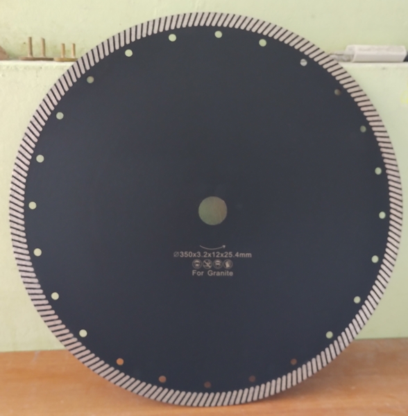 Diamond blade for cutting granite with turbo segment, diameter 350 mm, central hole 25.4 mm