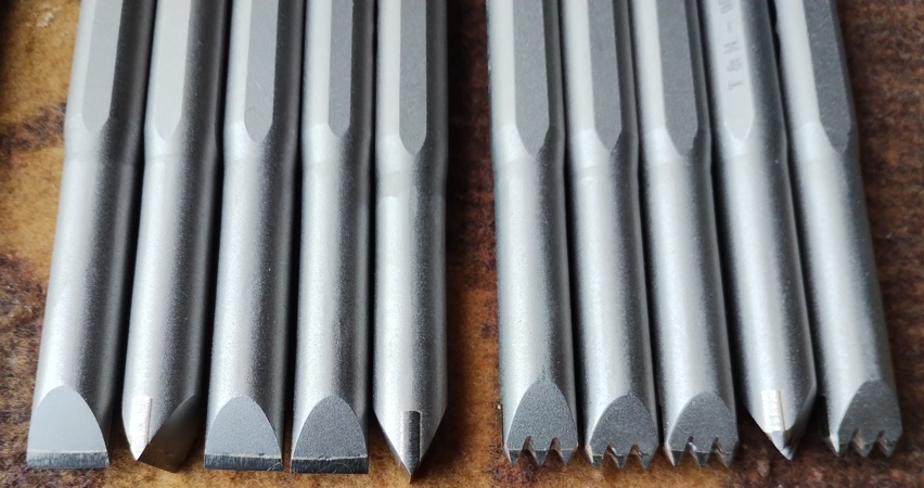 Carbide chisels for BANTAM pneumatic pen, Width 13 mm, with STRAIGHT and SERRATED tip