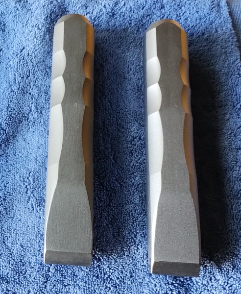 Carbide hand chisel with comfortable handle - real photo of the tools