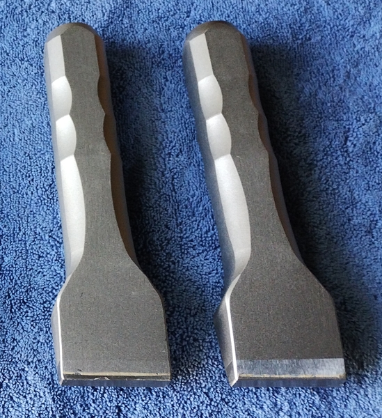 arbide-tipped set with comfortable handle for shaping contours on a flat surface - real photo of the tools