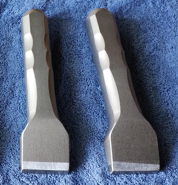 Carbide mason chipper with comfortable handle - real photo of the tools