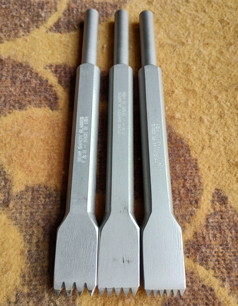Carbide chisels for roughing, width 25 mm, serration pattern A, B, C