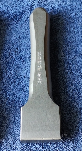 Carbide-tipped set with non-slip handle for shaping contours on flat surfaces - real photo of the tools