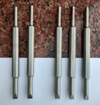 Carbide chisels for BANTAM pneumatic pen, width 10 mm, with STRAIGHT and SERRATED tip - real photo of the tools