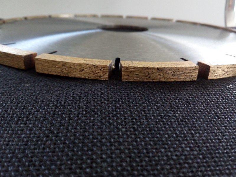 Diamond disc for the preventing water channel, segment view