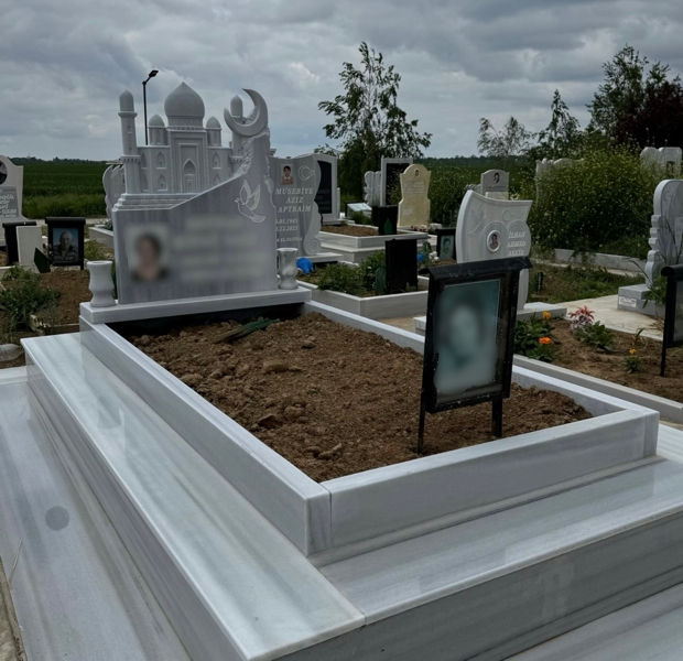 General view of the monument.