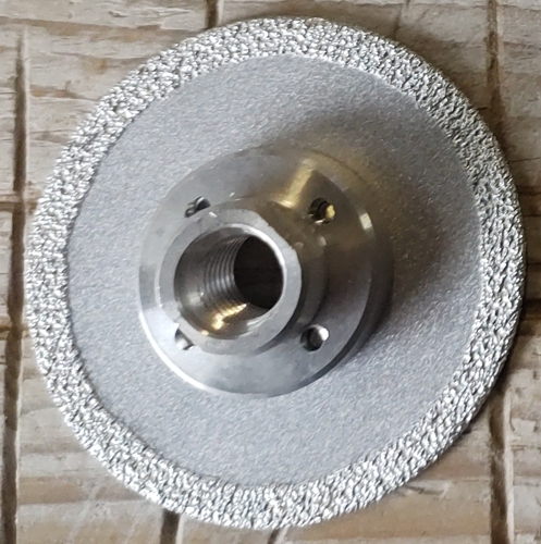 Дискове за сухо рязане и шлайфане, на които цялото лице е покрито с диамантен абразивен слой - Фул фейс, изработени по брейзед технология, обратна страна