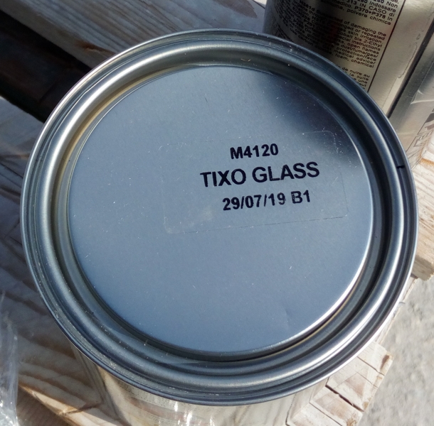 Надписът GLASS означава, че китът е прозрачен като стъкло