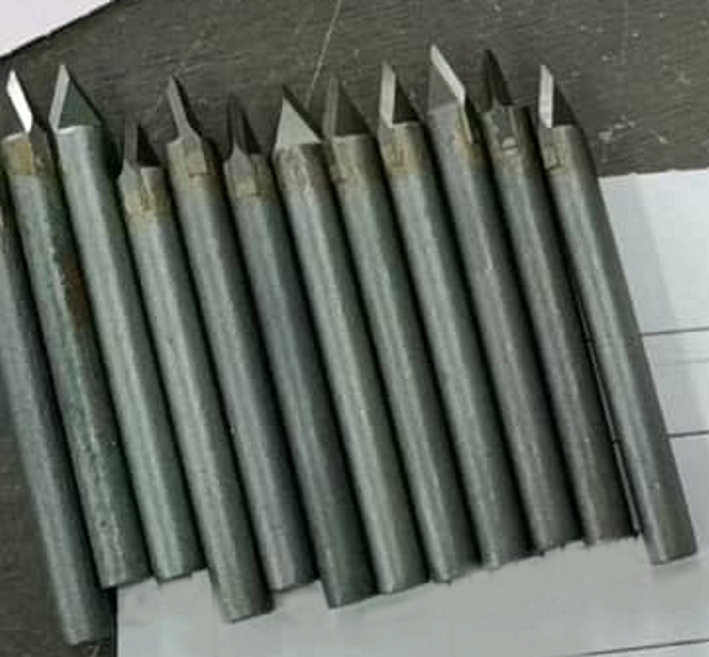 Фрезери с карбидна пластина, ъгъл при върха 30 градуса, опашка 6 мм