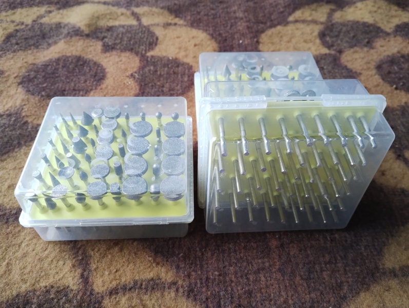 Изглед на кутията отдолу