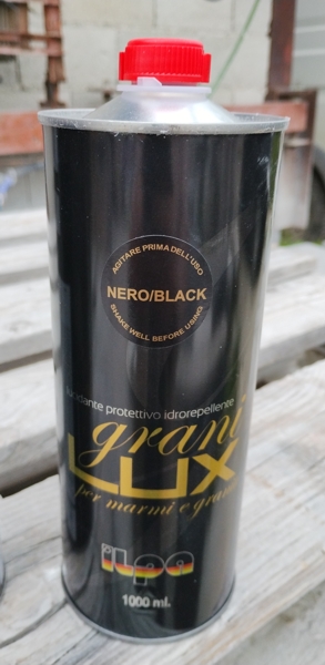 Метална кутия с течен полиращ препарат за камък Grani Lux Nero, черен цвят, по един литър