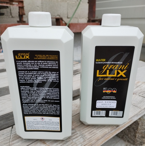 Пластмасови кутии с течен полиращ препарат за камък Grani Lux Neutral aqua, без цвят, на водна основа по един литър