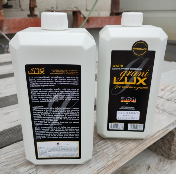 Пластмасови кутии с течен полиращ препарат за камък Grani Lux Nero aqua, черен цвят, на водна основа по един литър