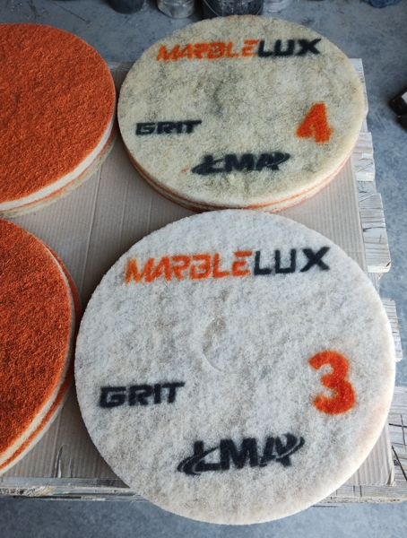 Диамантени абразиви с влакнеста структура за полиране на подове с диаметър 430 мм, повърхност за закрепване