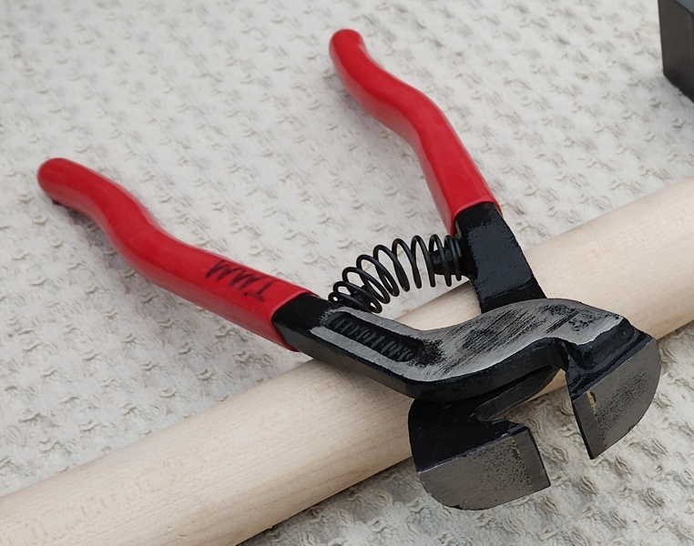 Клещи за мозайка с карбидни остриета, изглед отблизо