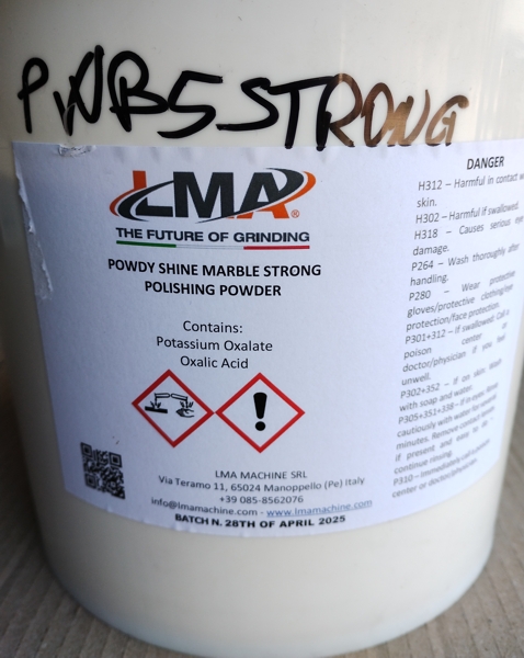 Полираща пудра за стандартни видове мрамор, изглед отблизо на етикета