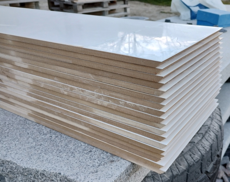 Плочи с герунг на късата страна