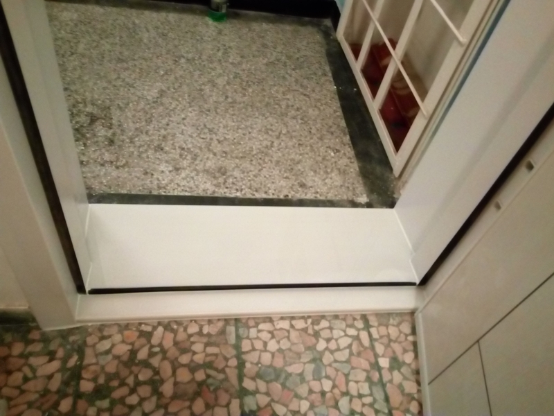 монтирани прагове, изглед отвътре при отворена врата