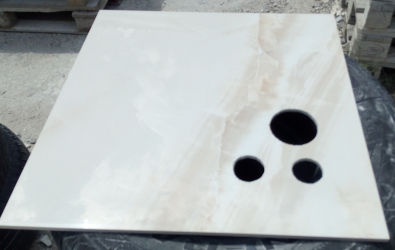 Отвори в плот за мивка, изглед от другата страна