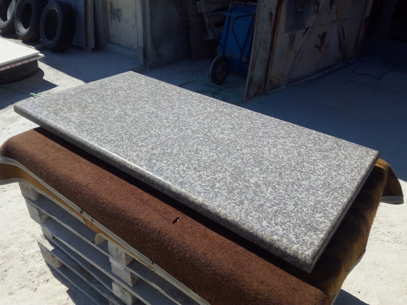 Общ изглед на плот за маса - остров от гранит ж664