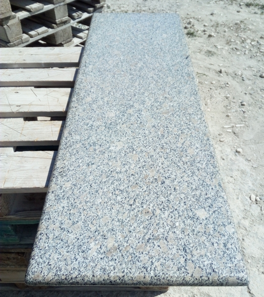 Плот за маса от гранит с дебелина 3 см със заобляне на кантовете на 180 градуса и овални ъгли