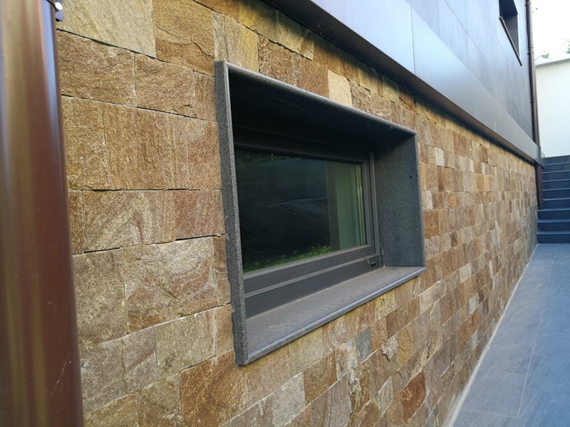 Рамка за прозорец от тъмносив гранит ж654