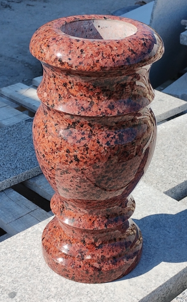 Кръгла ваза от кафяв гранит