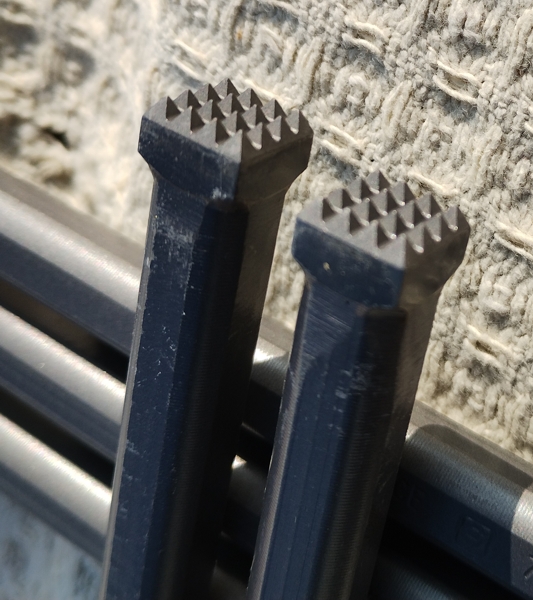 Пневматические втулки с твердосплавной вставкой, рукоятка 10,2*36 мм, крупный план втулки с 16 наконечниками - реальное фото инструмента